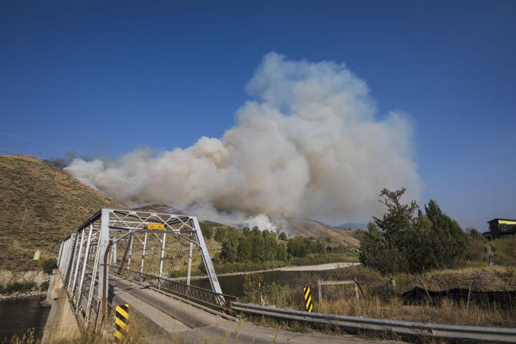 Evacuation lifted at Swinging Bridge Fire | This Just In ...