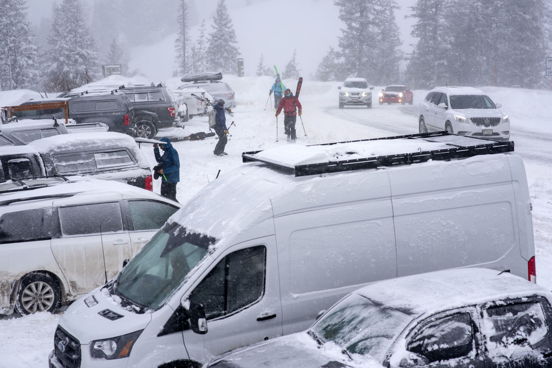 No solutions on the docket for Teton Pass parking mayhem - Vimarsana News