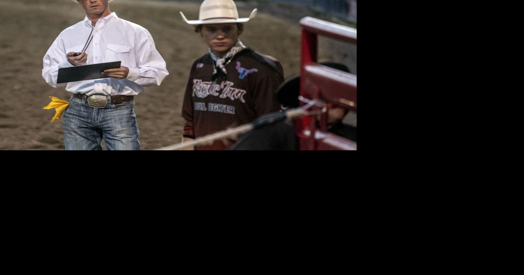 Judging the ride | JH Rodeo | jhnewsandguide.com