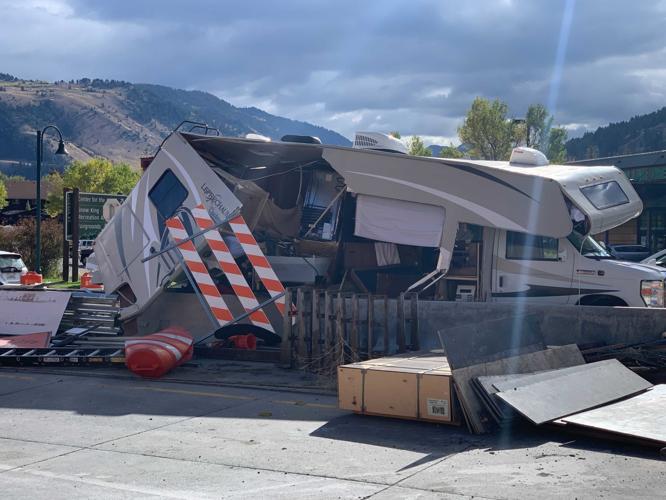 Crashed Rv RV disintegrates in wreck at Flat Creek bridge | The Hole Scroll ...