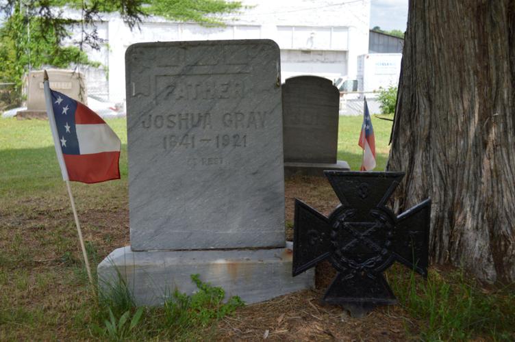 United Daughters of the Confederacy remember Confederate soldiers with