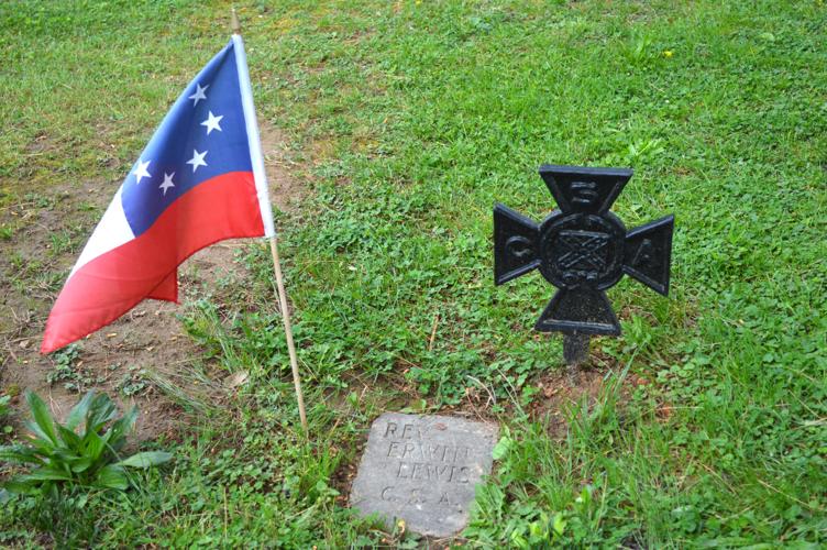United Daughters of the Confederacy remember Confederate soldiers with