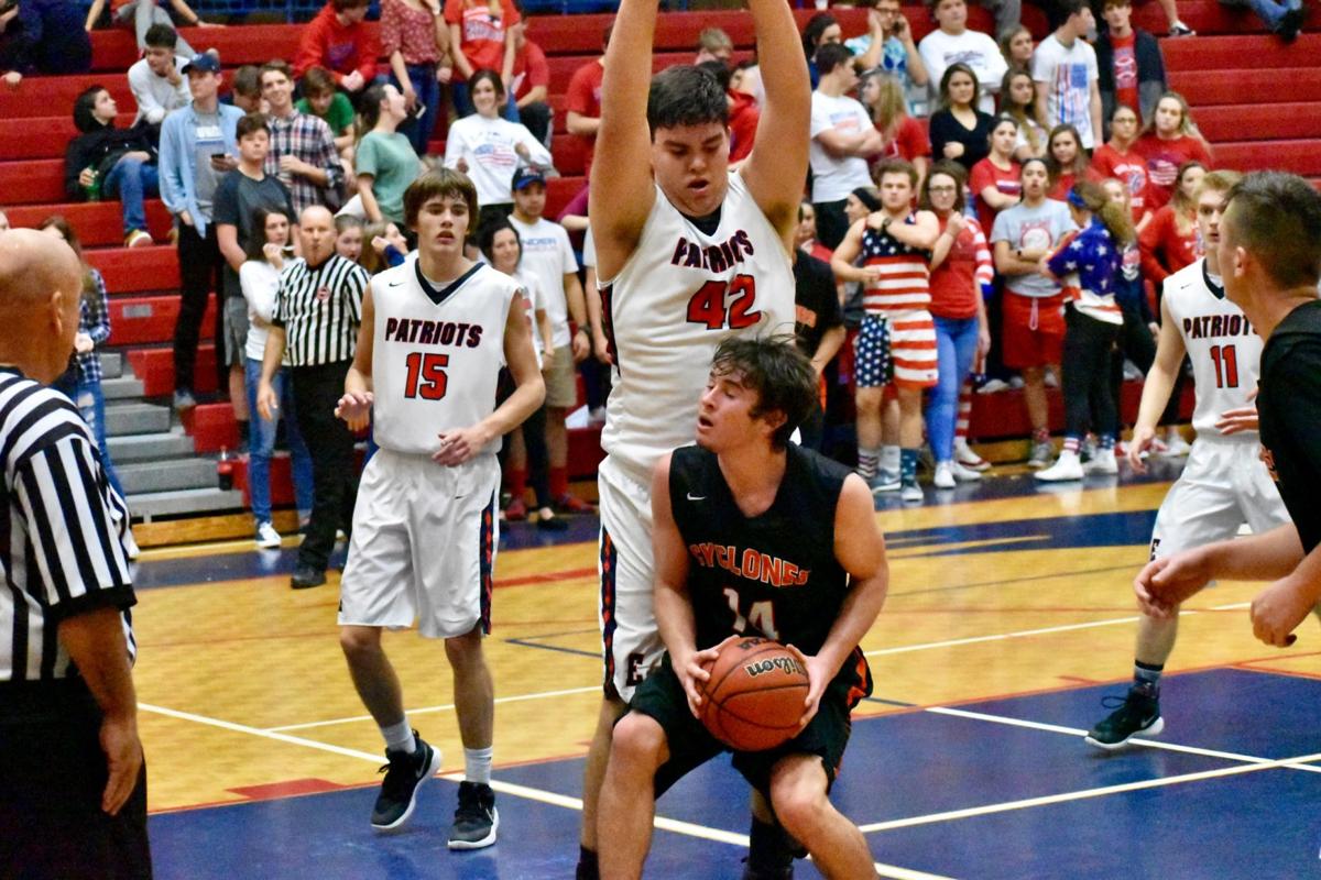 Sullivan East Boys Favored In Three Rivers Sports