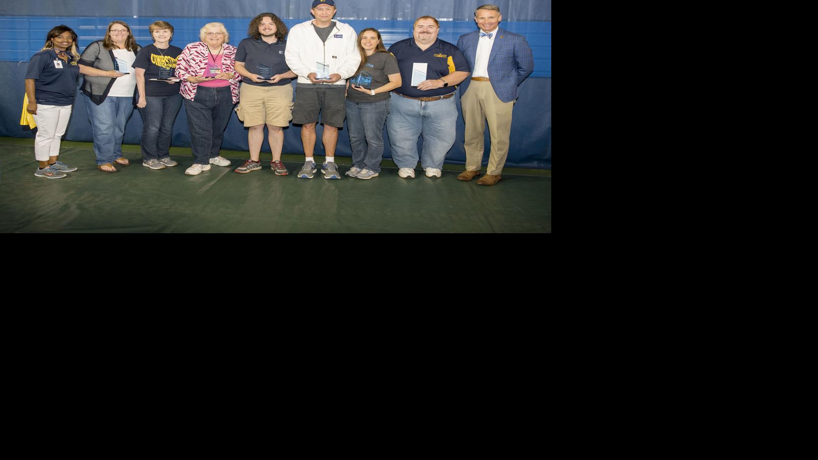 Etsu Presents 2018 Distinguished Staff Awards News Johnsoncitypress Com