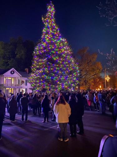 Elizabethton Christmas Parade 2022 Major Margaret Eggers Lights The Elizabethton Christmas Tree | News |  Johnsoncitypress.com