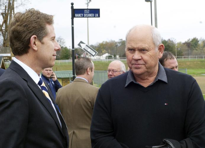 Tennessee Vols AD Phillip Fulmer gets 4year deal worth 1M annually