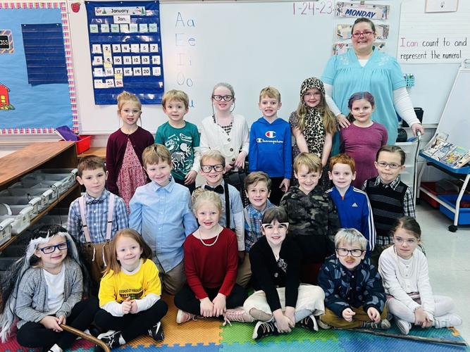 Ridgeview Elementary kindergarten celebrates 100th Day of School