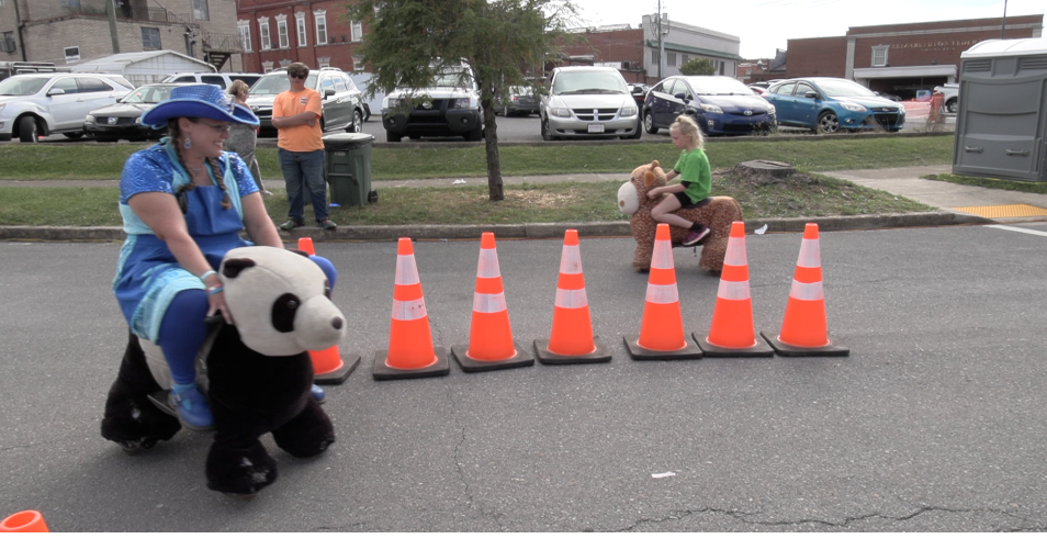 Saturday Afternoon at the Elizabethton Covered Bridge Festival