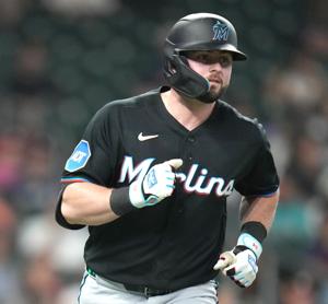 Rays upgrade at catcher, get Hicks from Miami