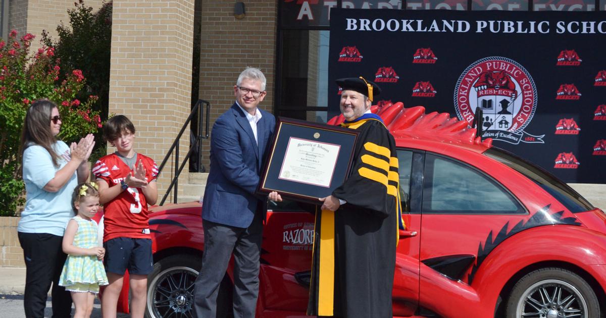 Razorbug RazorBug makes diploma stops in NEA | News | jonesborosun.com