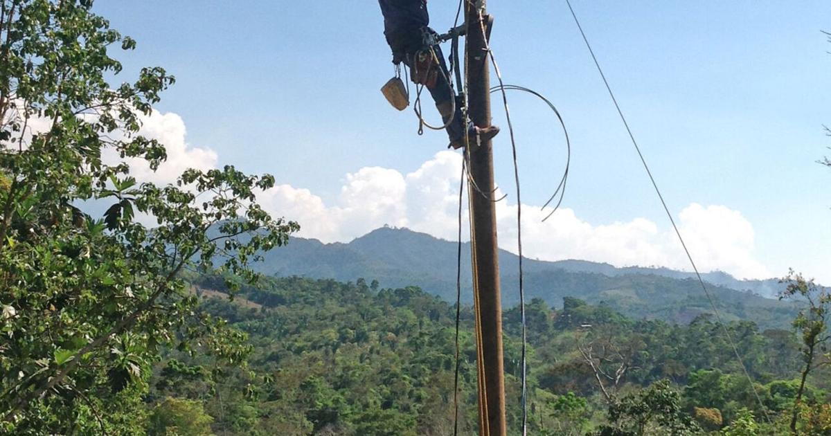Electricistas iluminan la Navidad en Guatemala |  Noticias
