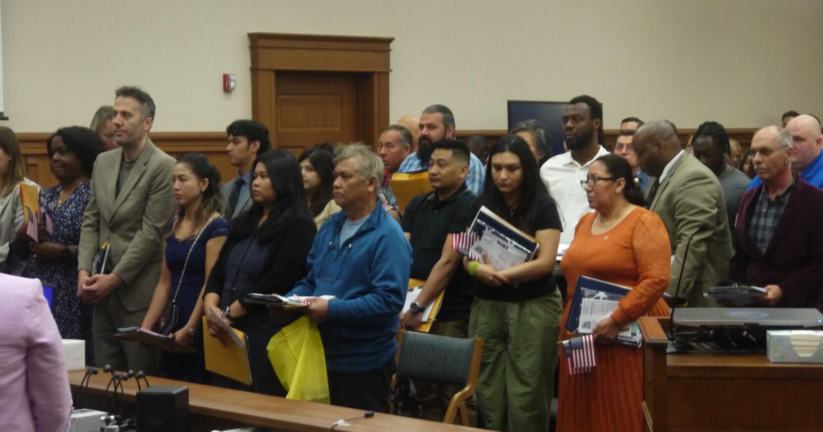 41 become citizens in naturalization ceremony - Vimarsana News