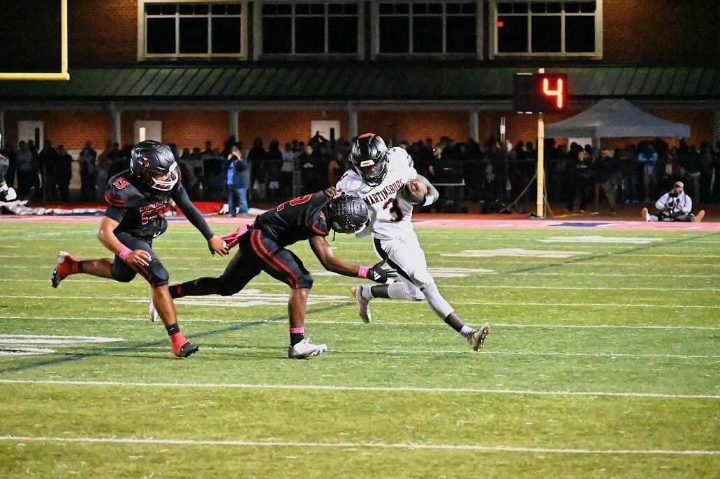 Bulldogs stay king of the hill, defeating Cardinals, 1712 Journal