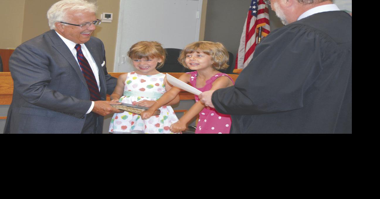 Taking oaths Superintendent, school board members take oath Local