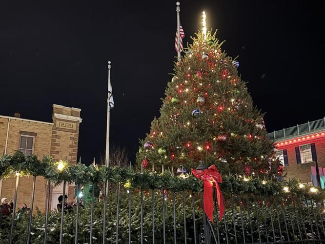 Charles Town welcomes Christmas with its tree lighting ceremony | Arts ...