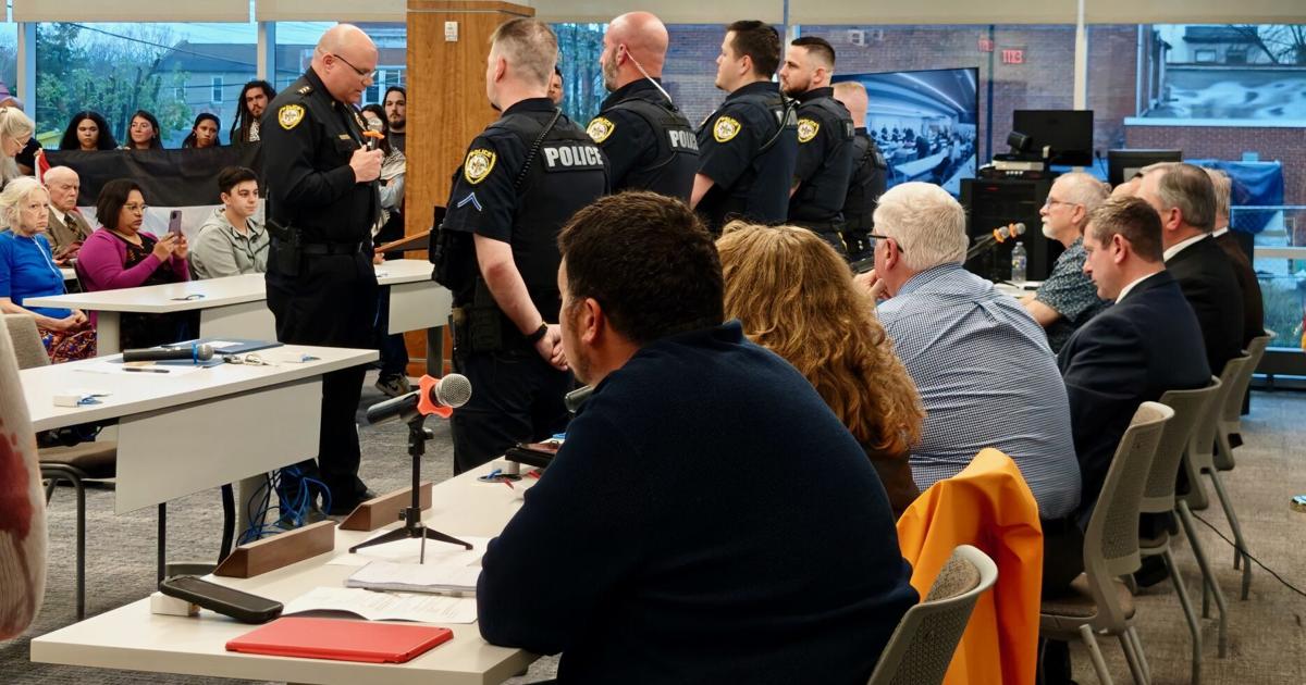City council honors officers, citizens raise concerns at meeting ...