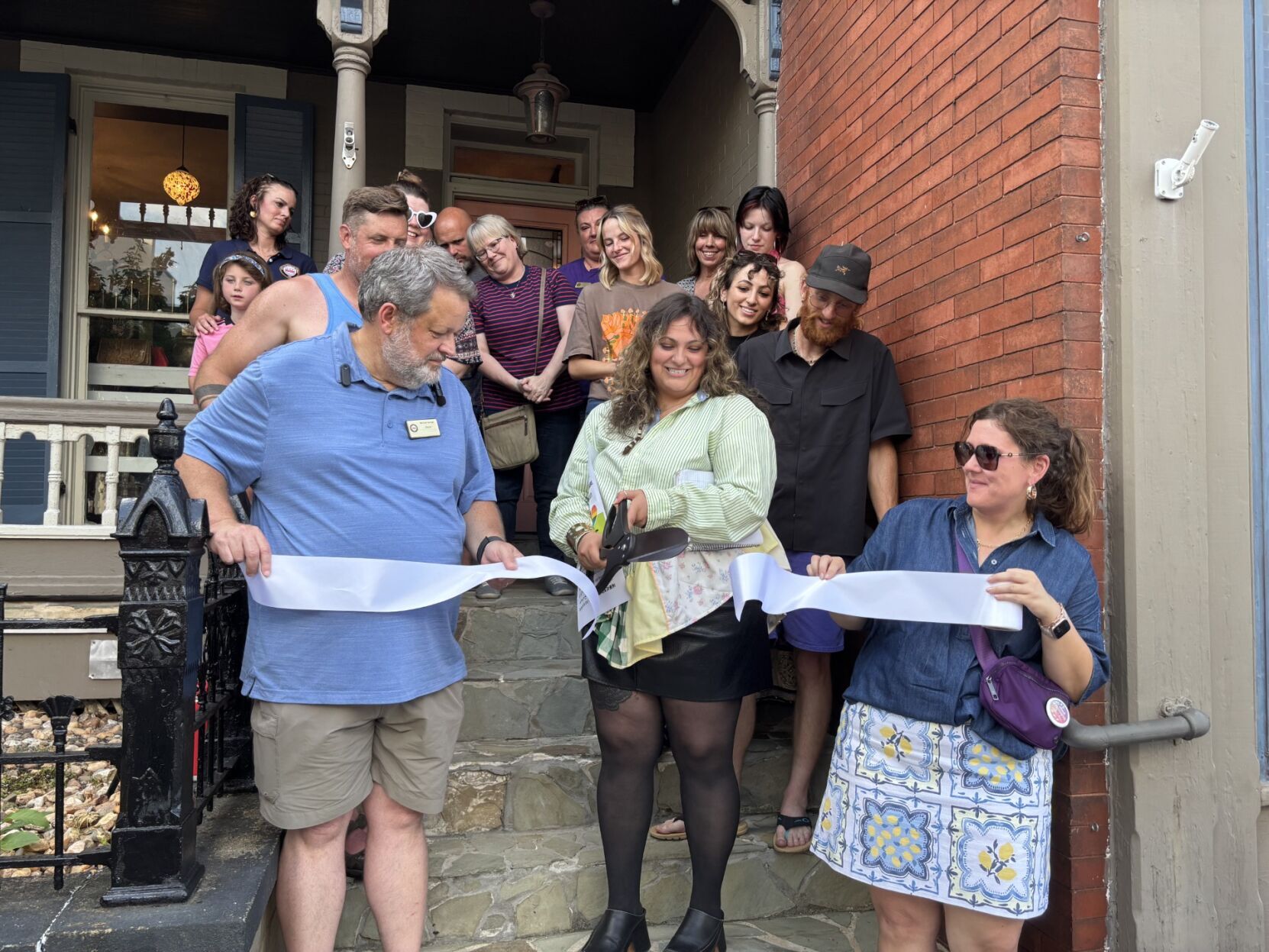Rezbar & Dee Vintage Launches Fashion Hub in Charles Town