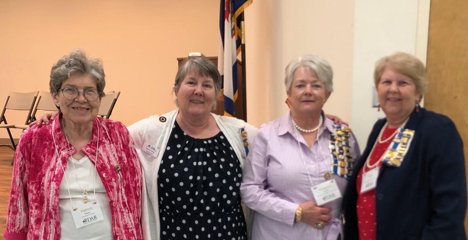 Bee Line Chapter Celebrates Awards at Ranson DAR Meeting