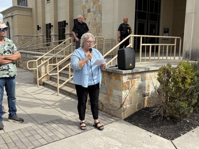 Decoy 81 honored at Memorial Granite Bench dedication ceremony | Human ...