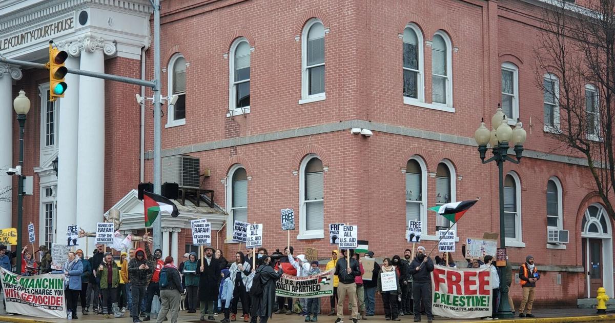 Dozens gather for anti-war protest in downtown Martinsburg | Journal