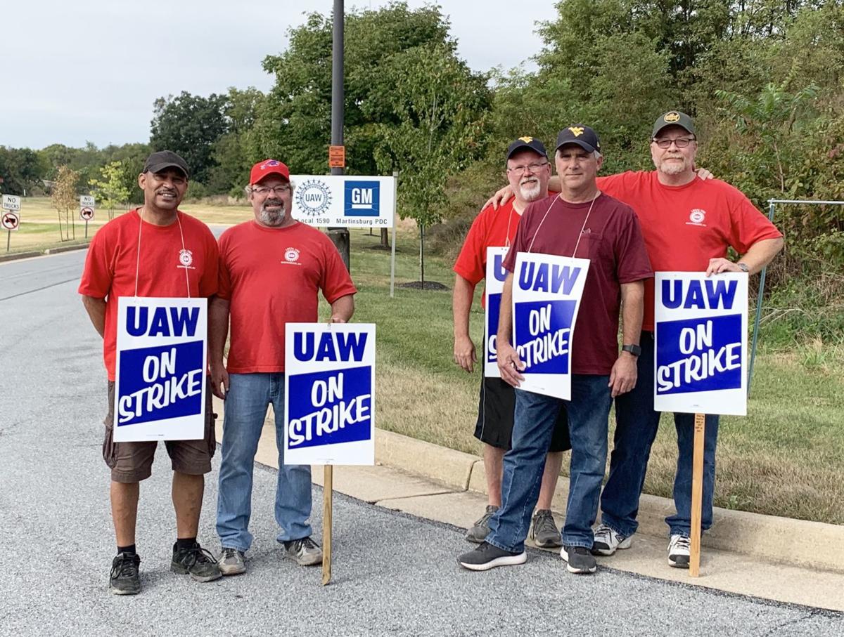 Martinsburg Gm Plant Workers Continue To Protest For Better Pay Across The Board Journal News Journal News Net