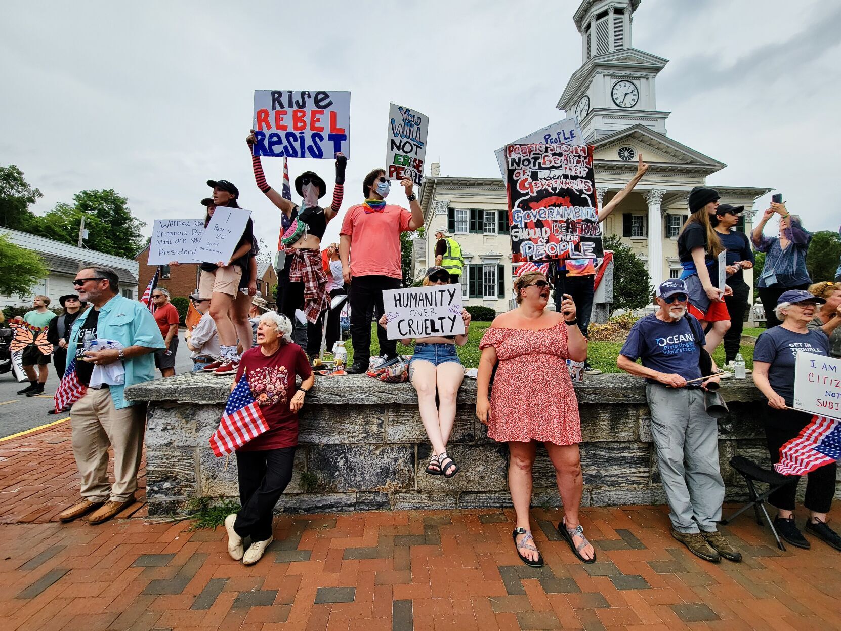 Thousands Rally in Shepherdstown Against Monarchy