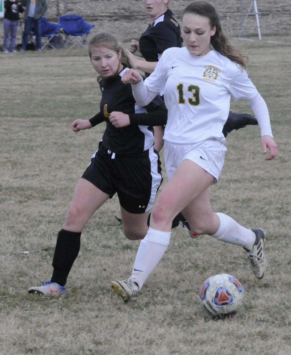 Sages Drop 2 Close Matches To Stm Mt Zion Girls Soccer Journal Republican Com
