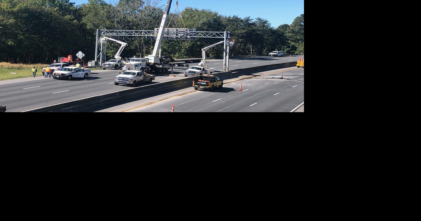 Truck hits sign support, causes blockage on I-40