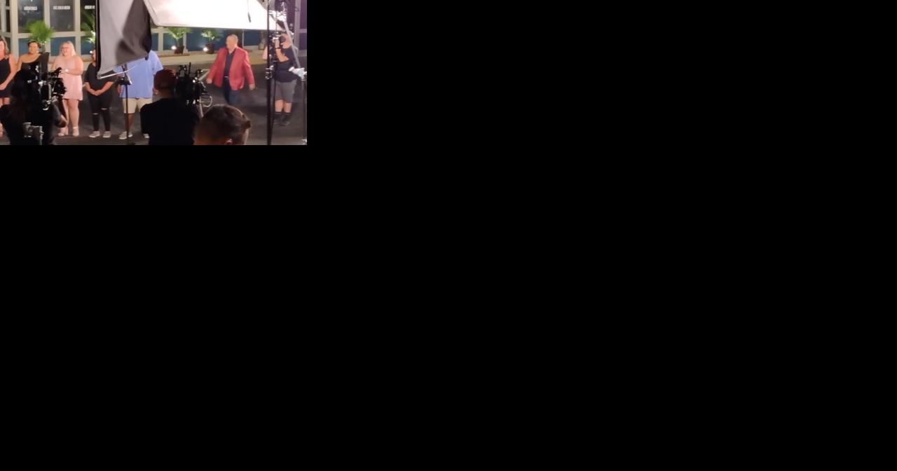 Watch Jon Taffer of TV show 'Bar Rescue' greet crowd prior to big reveal at Hickory pub - Vimarsana News