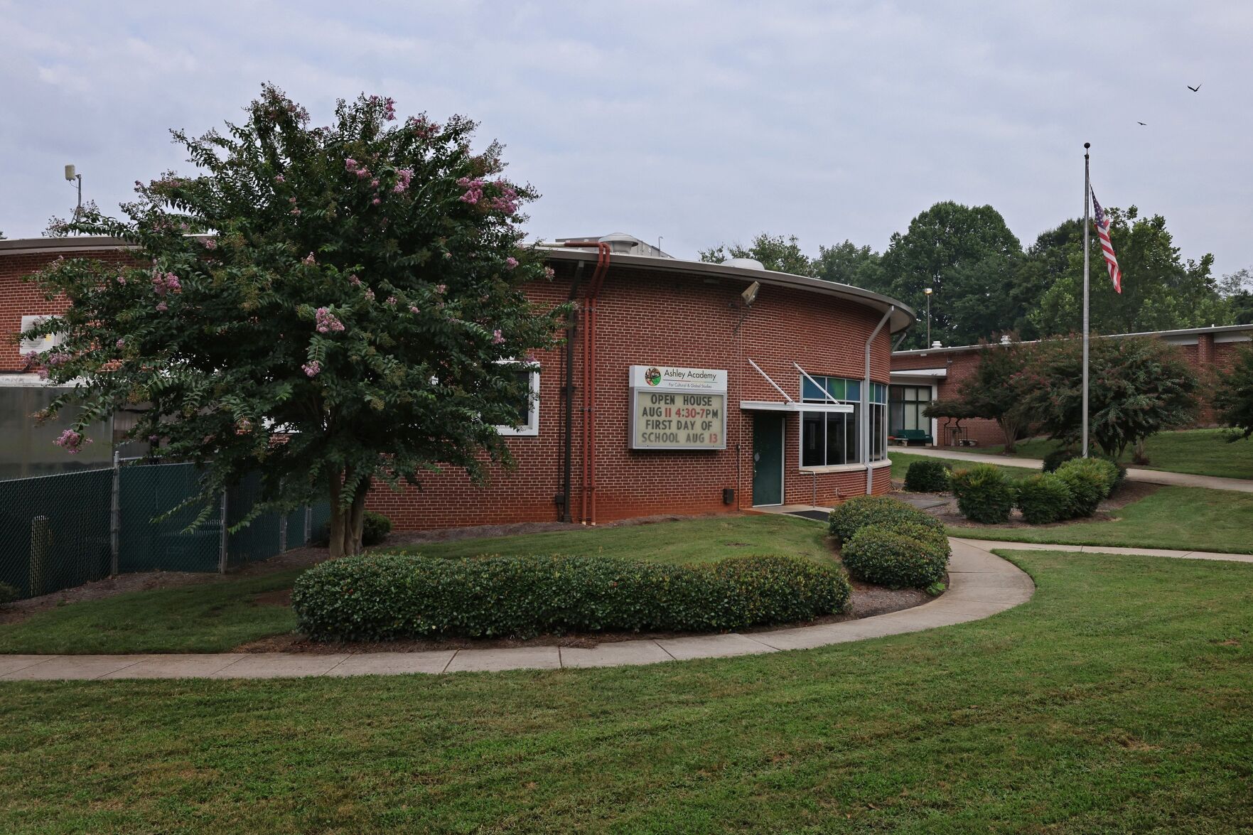 Forsyth school board approves design for smaller Ashley, sparks debate