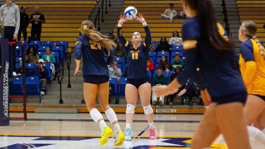Women’s volleyball drops close four-setter to Shenandoah