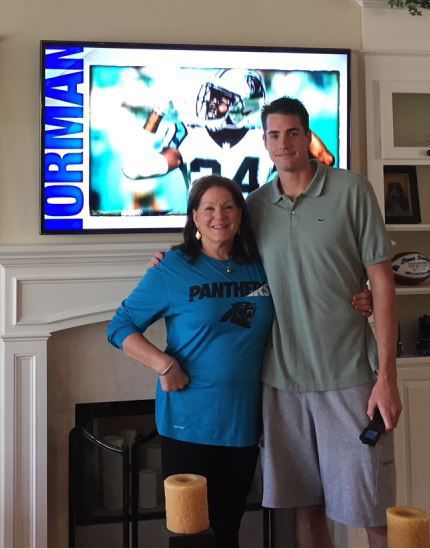 John Isner s parents cheering their son at Wimbledon from afar