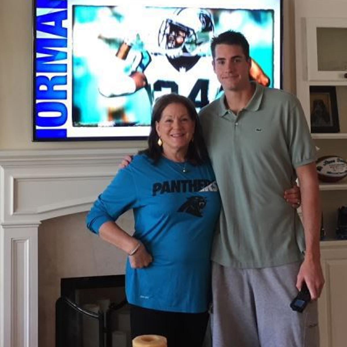 John Isner S Parents Cheering Their Son At Wimbledon From Afar National Journalnow Com