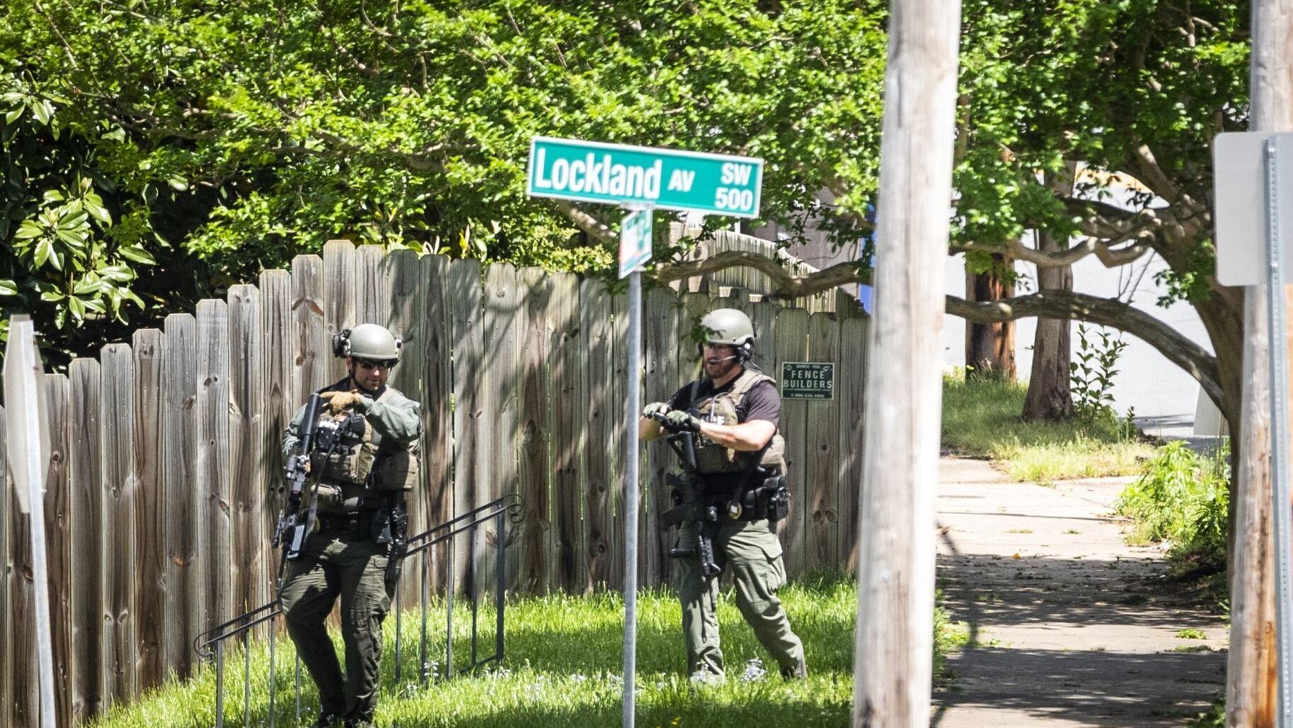 Police: Man dies after setting house on fire during hours-long standoff in Ardmore - Vimarsana News