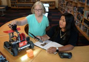 In a 'copy-and-paste world,' Davie seniors find connections with pen pals from Davie Senior Services
