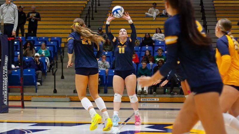 Women’s volleyball drops close four-setter to Shenandoah
