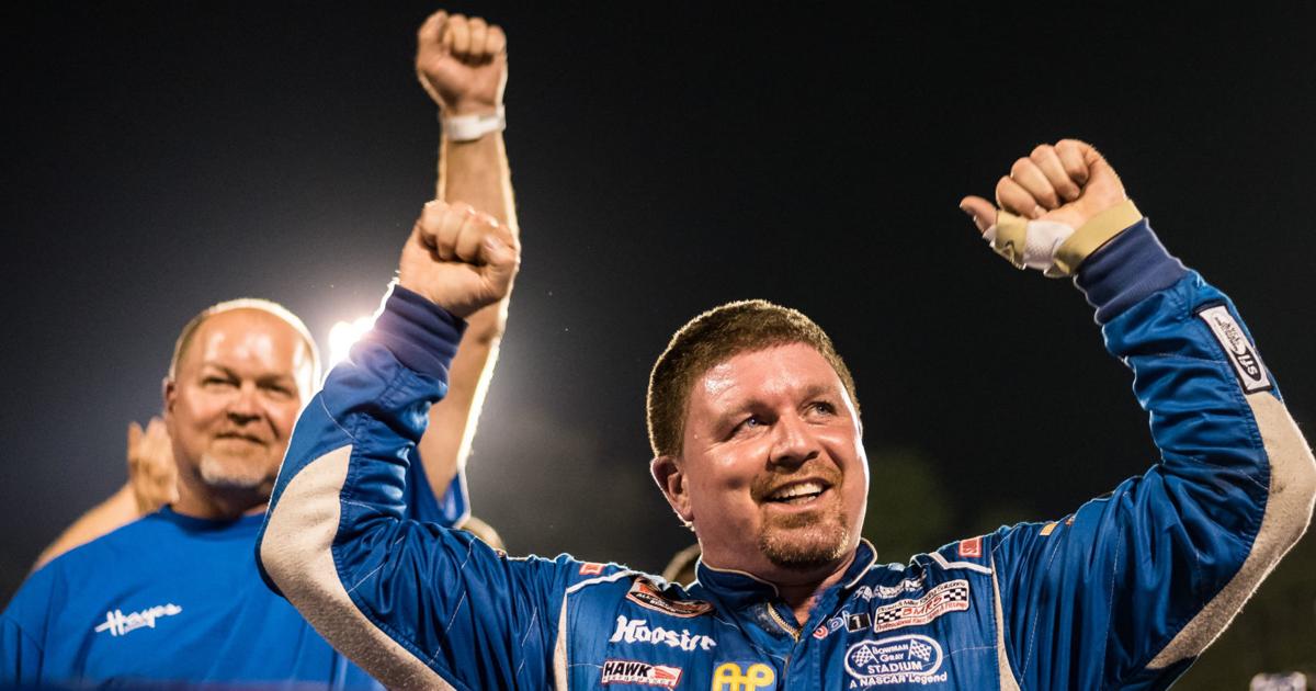 Tim Brown outlasts Burt Myers to win first Modified race of season