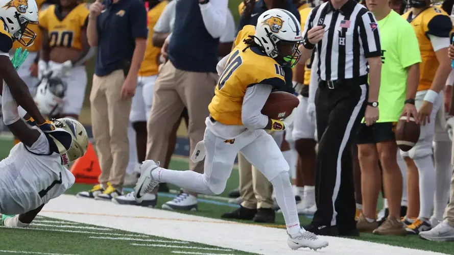FOLLOW LIVE: Football hosts Gallaudet for Family Weekend at 3 pm. Saturday