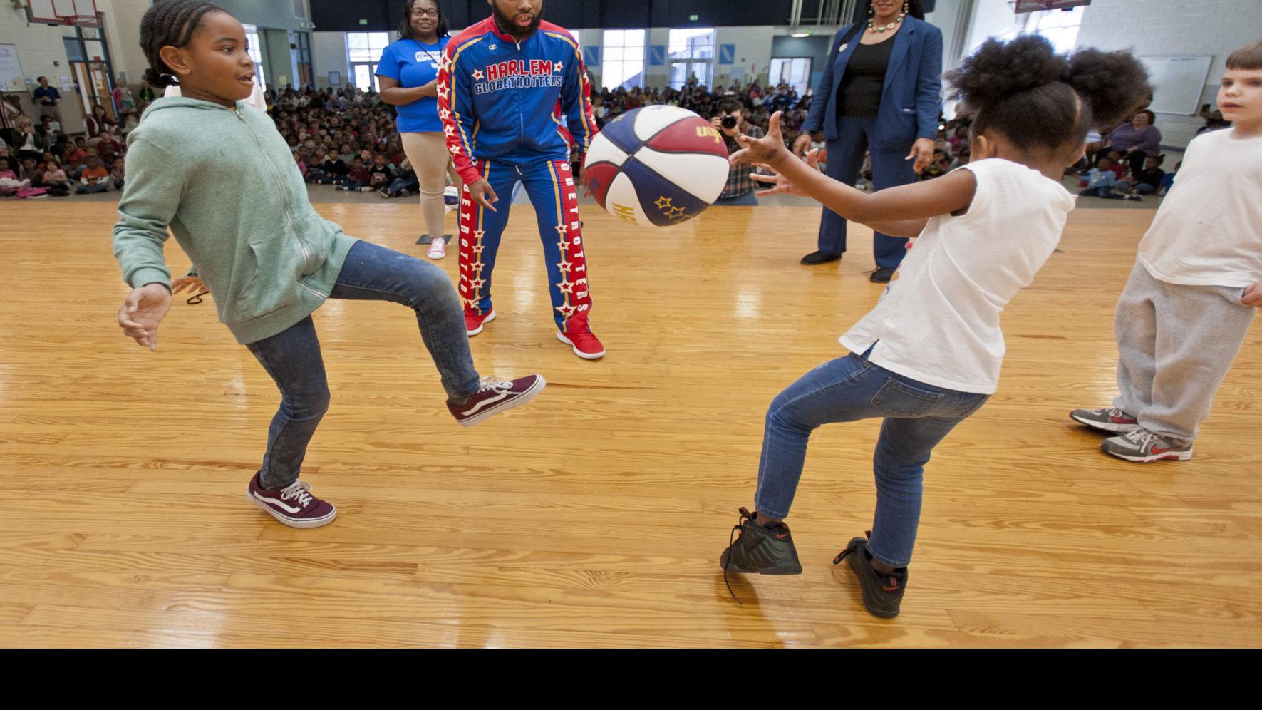 Photos Harlem Globetrotter Visits Ibraham Elementary Galleries Journalnow Com