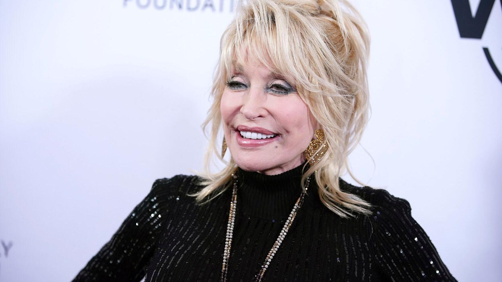 All hail Dolly Parton: These two new books offer insight into the icon - Vimarsana News