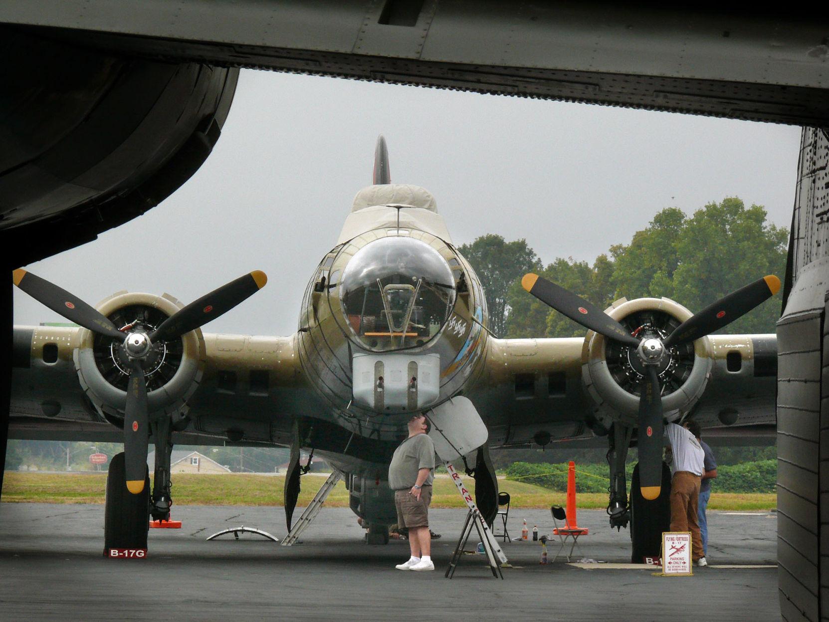 World War Ii Era Bomber Crashes At Least 7 Reported Dead Z No Digital Journalnow Com
