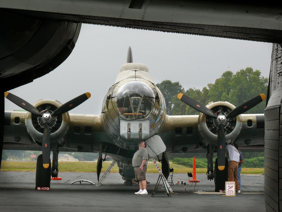 World War Ii Era Bomber Crashes At Least 7 Reported Dead Z No Digital Journalnow Com World War Ii Era Bomber Crashes At Least 7 Reported Dead Z No Digital Journalnow Com