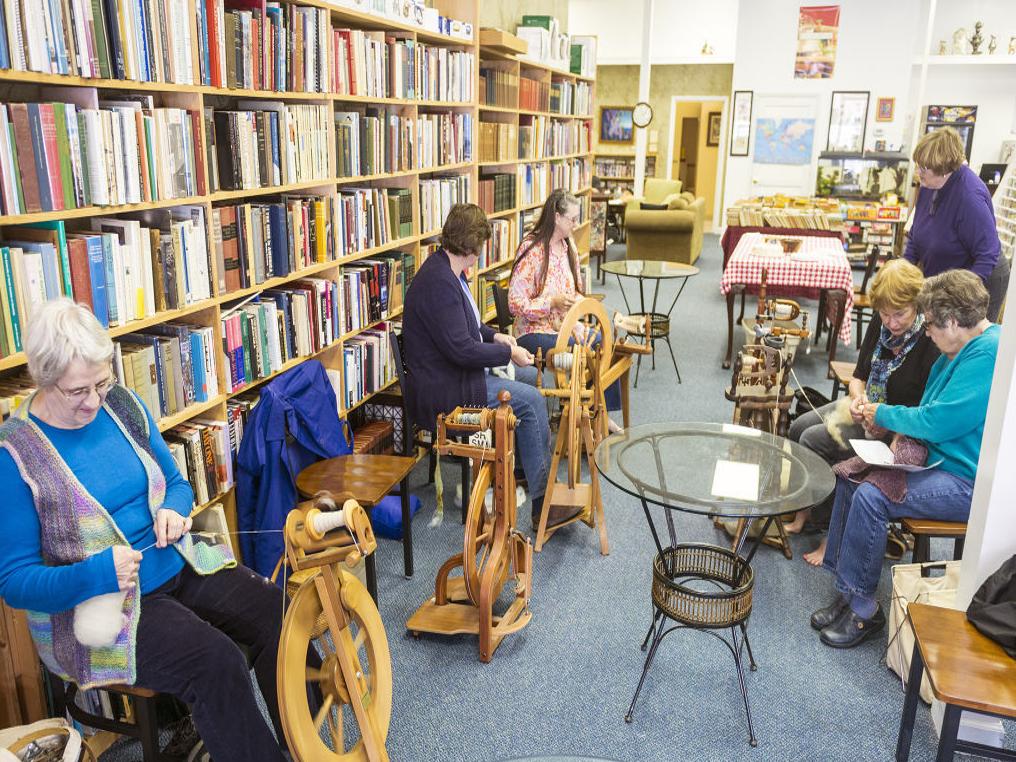 Fellowship Through Fleece Spinners Thoroughly Enjoy The Process Arts Journalnow Com