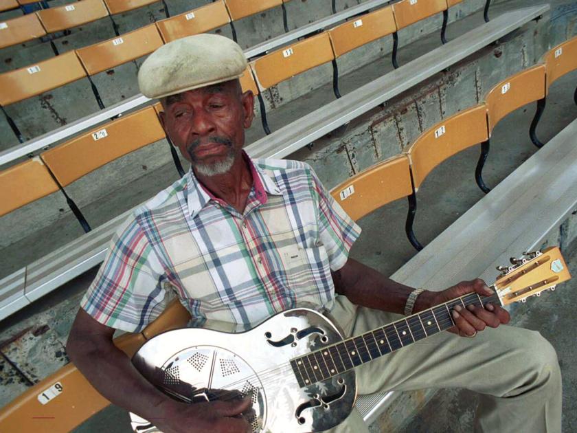 Blues legend John Dee Holeman, 89, has the music in his brain