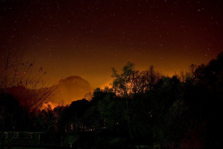 Pilot Mountain fire 70 percent contained, 800 acres burned Local News