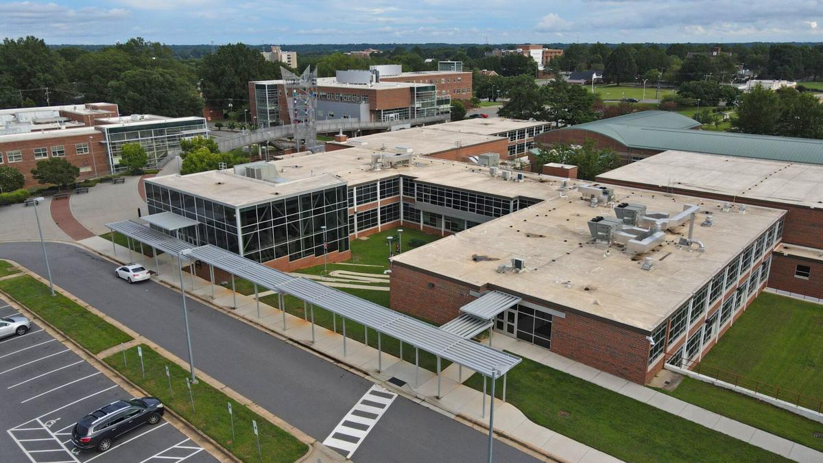 Forsyth schools staff makes school closure