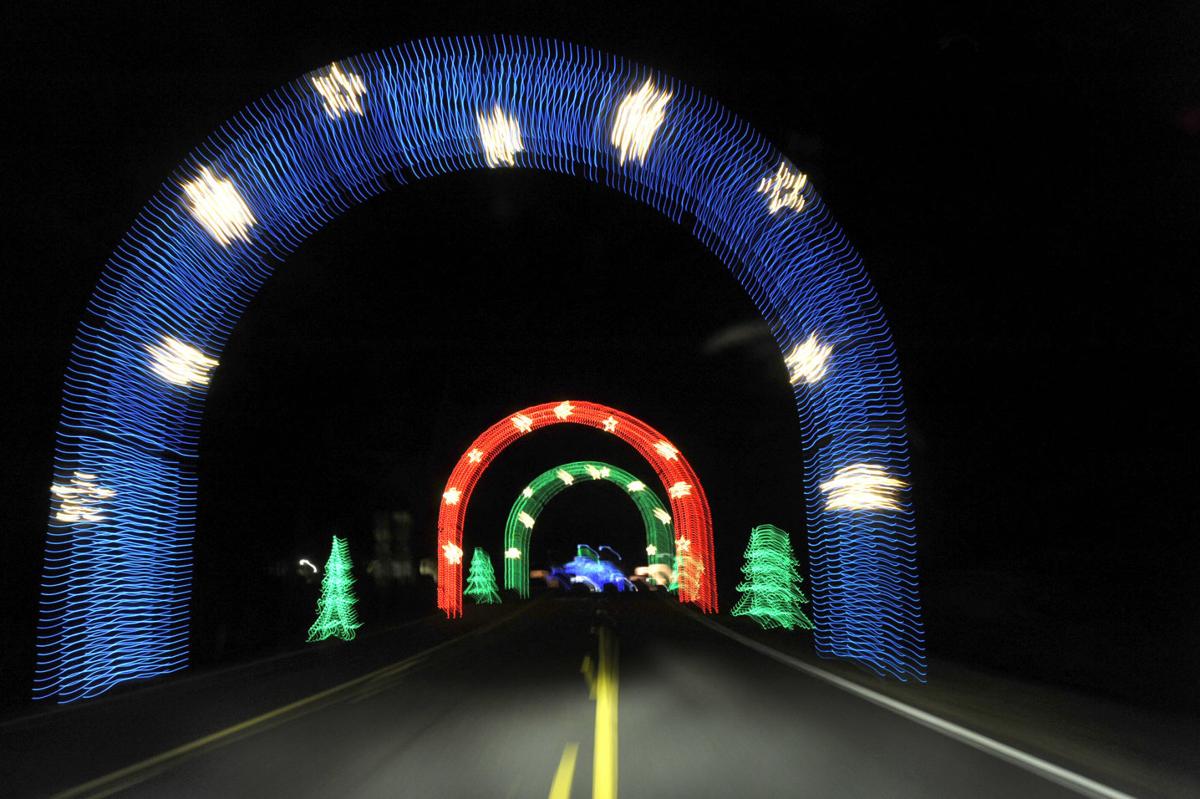 Power Outage Temporarily Closed Tanglewood S Festival Of Lights On Saturday Night Local News Journalnow Com