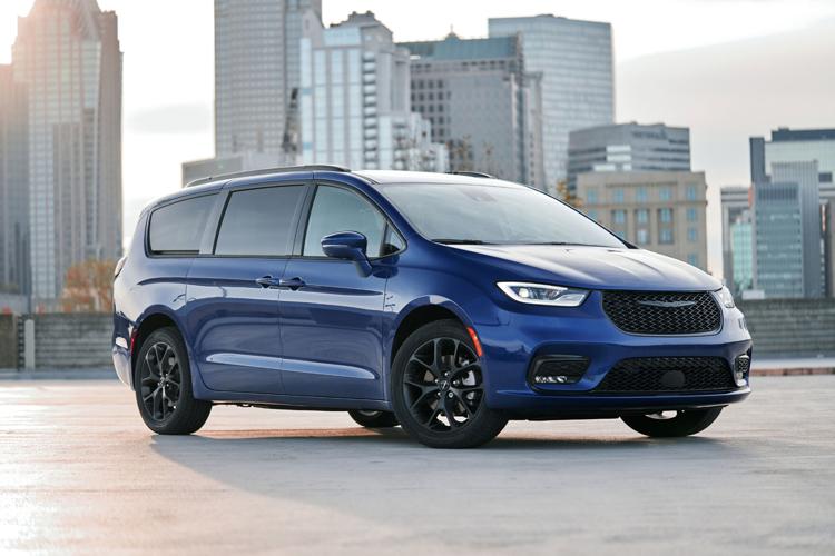 Minivans are making a huge comeback. Here's why