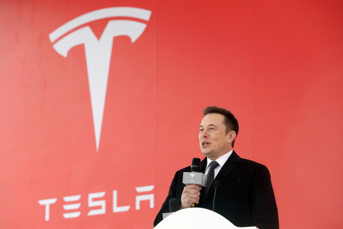 Steve Davis Elon Musk : Elon Musk Gives An Inspirational Talk On His Transit Plans / To