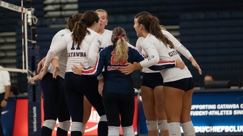 Women’s Volleyball Downed at First-Place Anderson